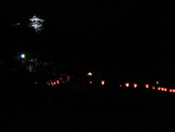 高知城のボンボリに灯りがともりました。